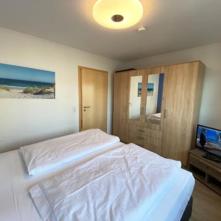 Haus Ruegenscher Bodden Whg 04 Mit Meerblick *