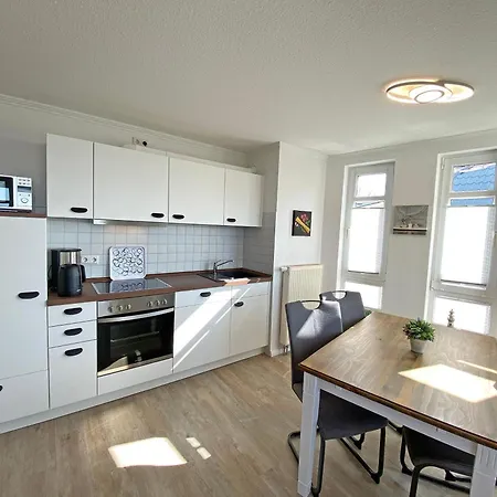 Haus Ruegenscher Bodden Whg 04 Mit Meerblick Lägenhet *